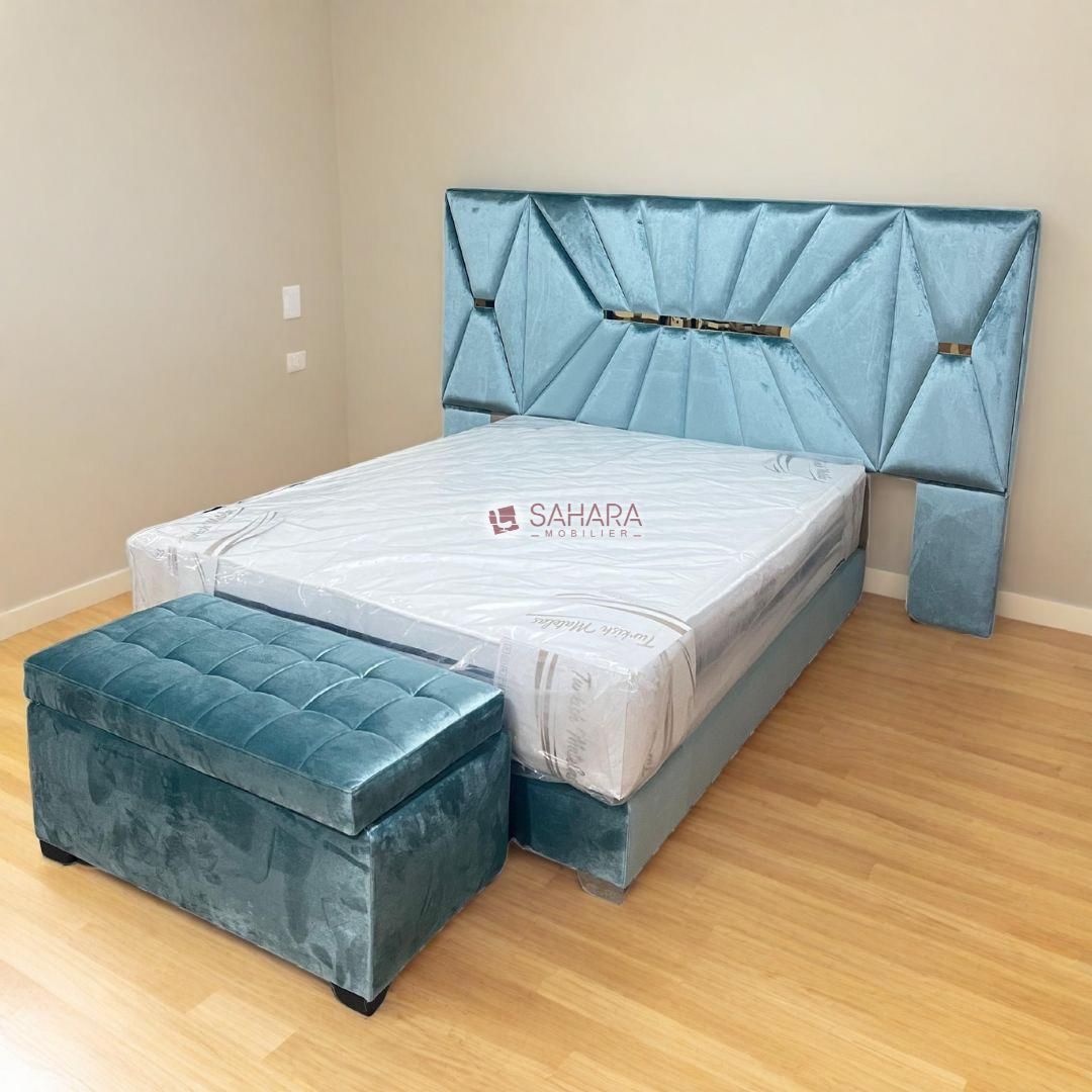 lit 2 places bleu ciel revêtu en tissu avec pour pour le sous pied du lit et tête de lit